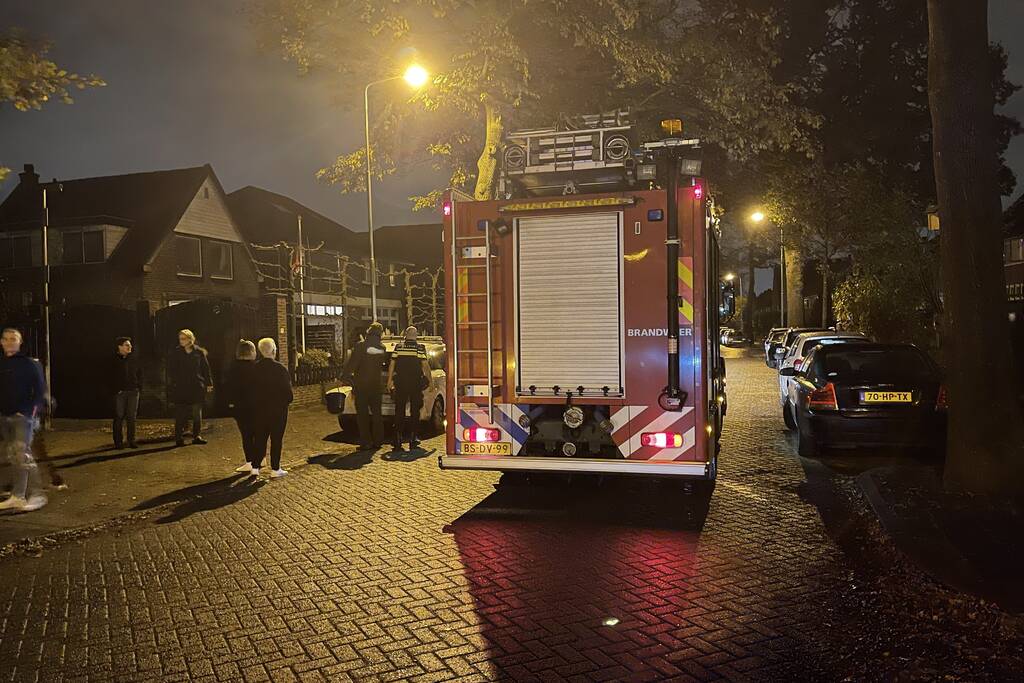 Buurtbewoners blussen buitenbrand