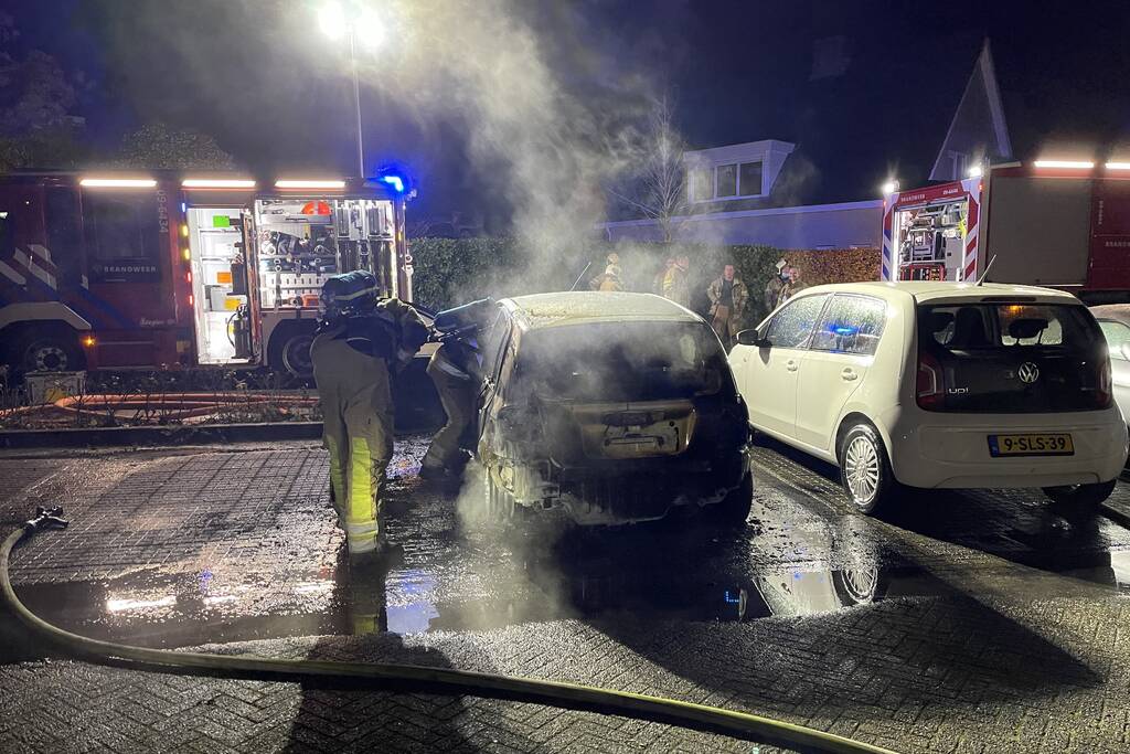 Auto volledig verwoest door brand