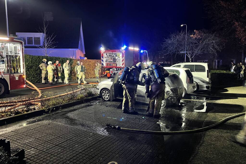 Auto volledig verwoest door brand