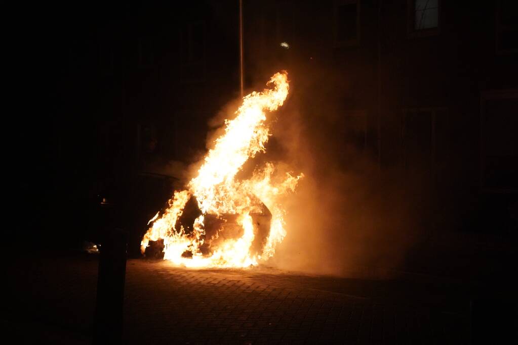 Auto volledig uitgebrand