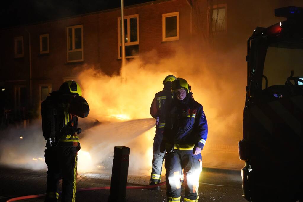 Auto volledig uitgebrand