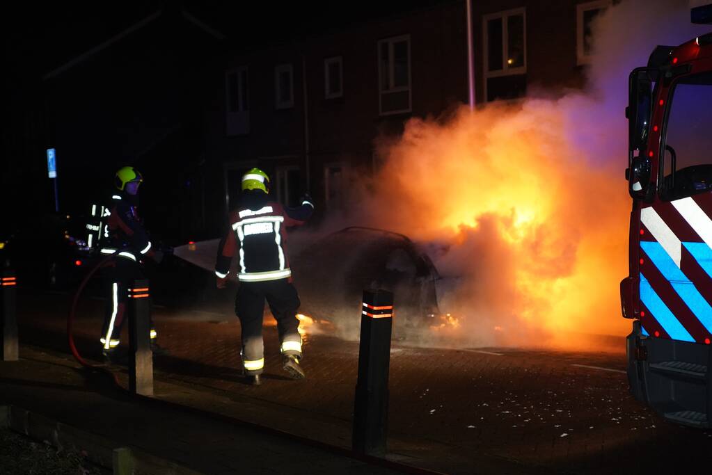 Auto volledig uitgebrand