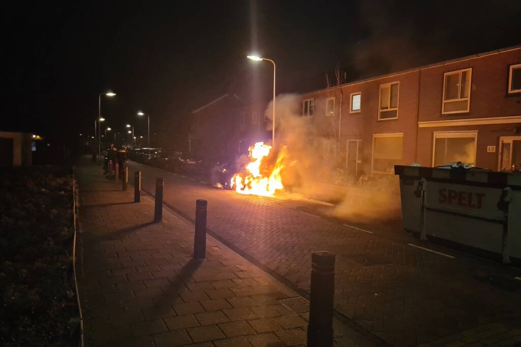 Auto volledig uitgebrand