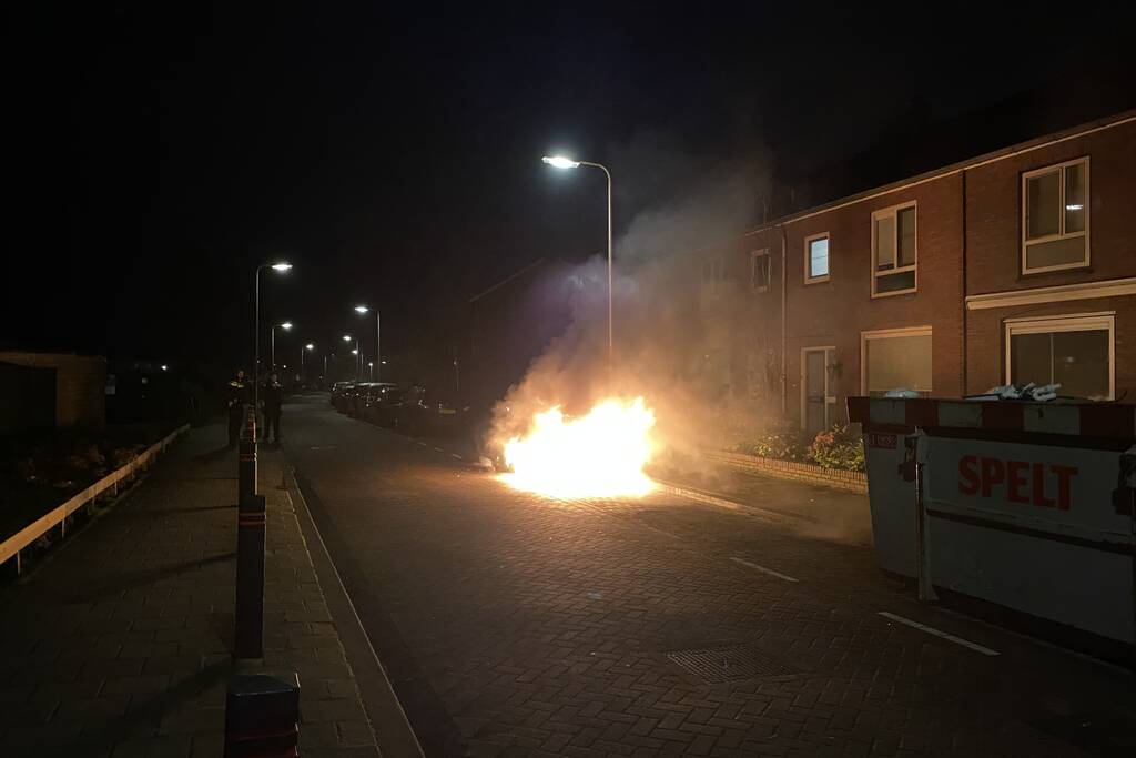 Auto volledig uitgebrand