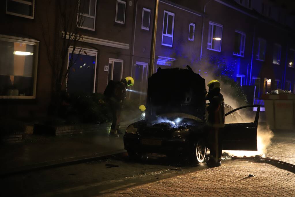 Auto volledig uitgebrand