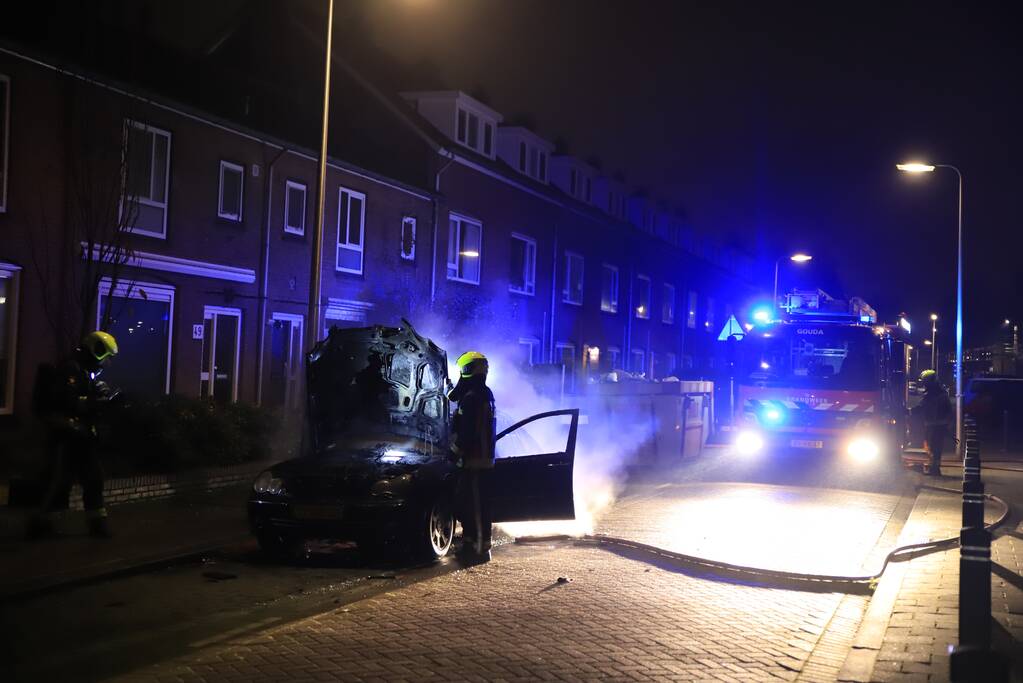 Auto volledig uitgebrand