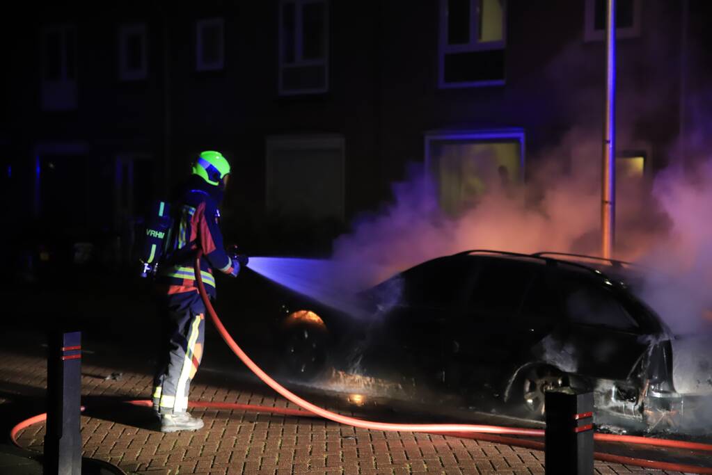 Auto volledig uitgebrand