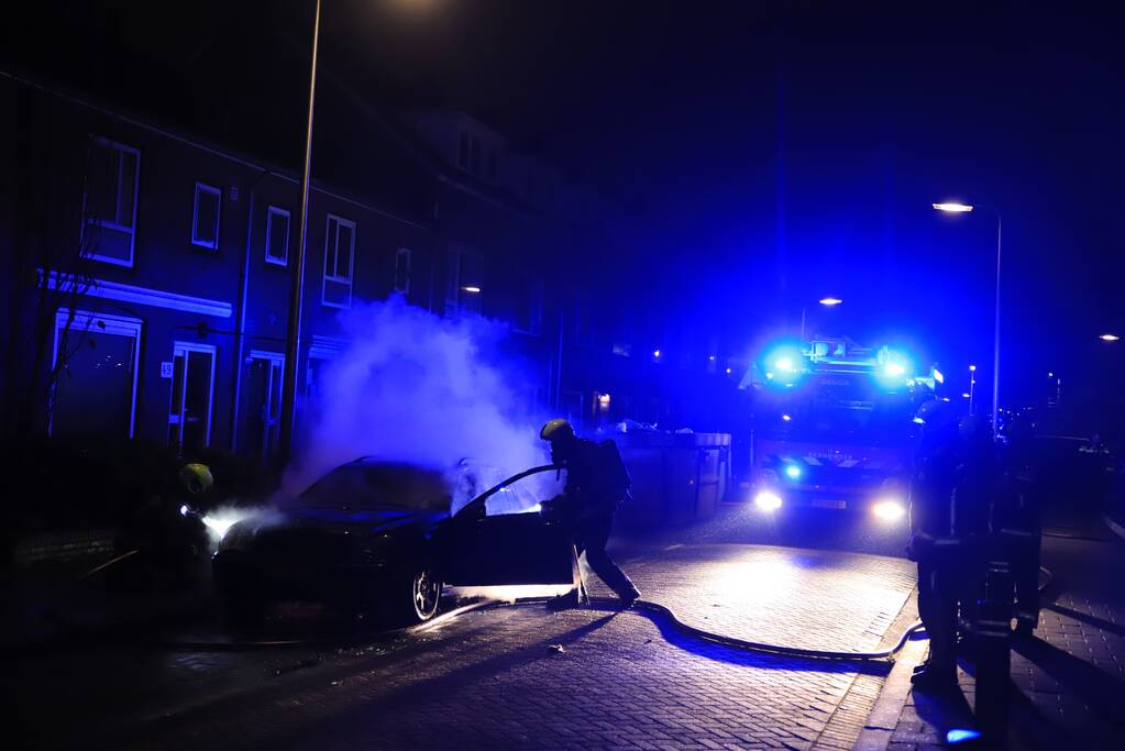 Auto volledig uitgebrand