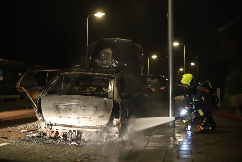 Auto volledig uitgebrand