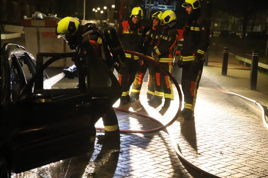 Auto volledig uitgebrand