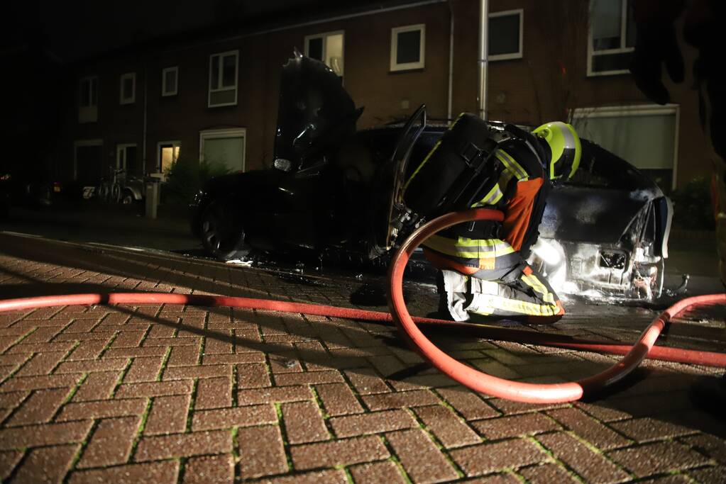 Auto volledig uitgebrand