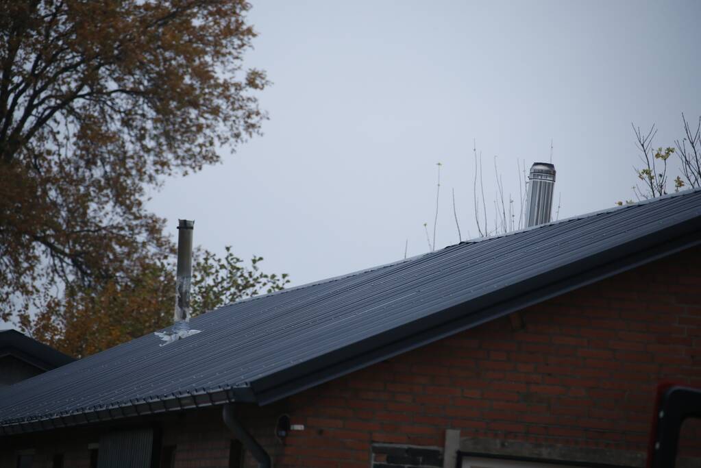 Oververhitte schoorsteen veroorzaakt brand