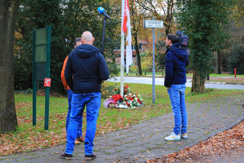Bloemen voor de overleden brandweerman
