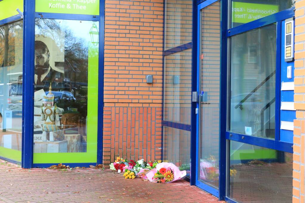 Bloemen voor de overleden brandweerman