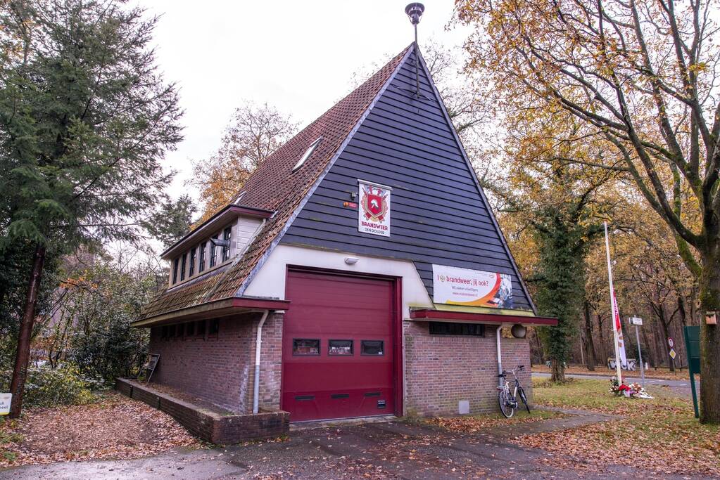 Bloemen voor de overleden brandweerman