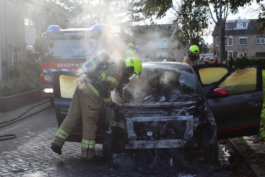 Opnieuw auto uitgebrand in straat