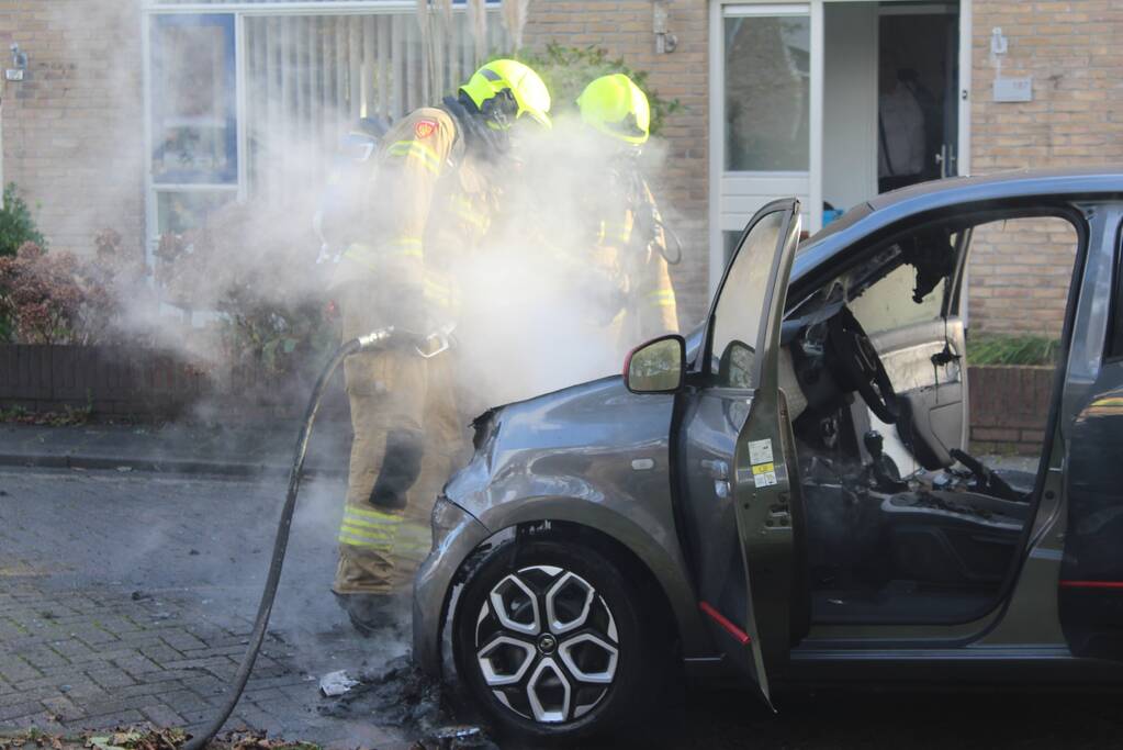 Opnieuw auto uitgebrand in straat