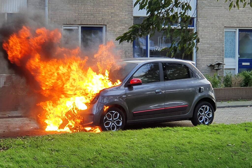 Opnieuw auto uitgebrand in straat