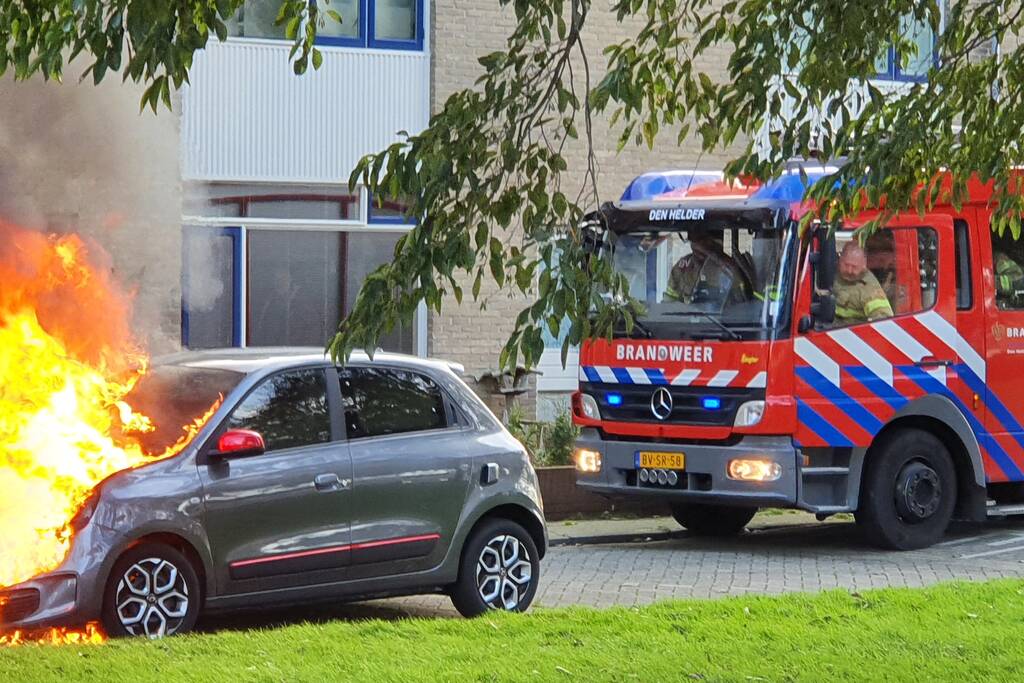 Opnieuw auto uitgebrand in straat