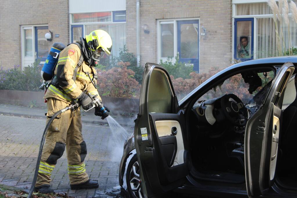 Opnieuw auto uitgebrand in straat
