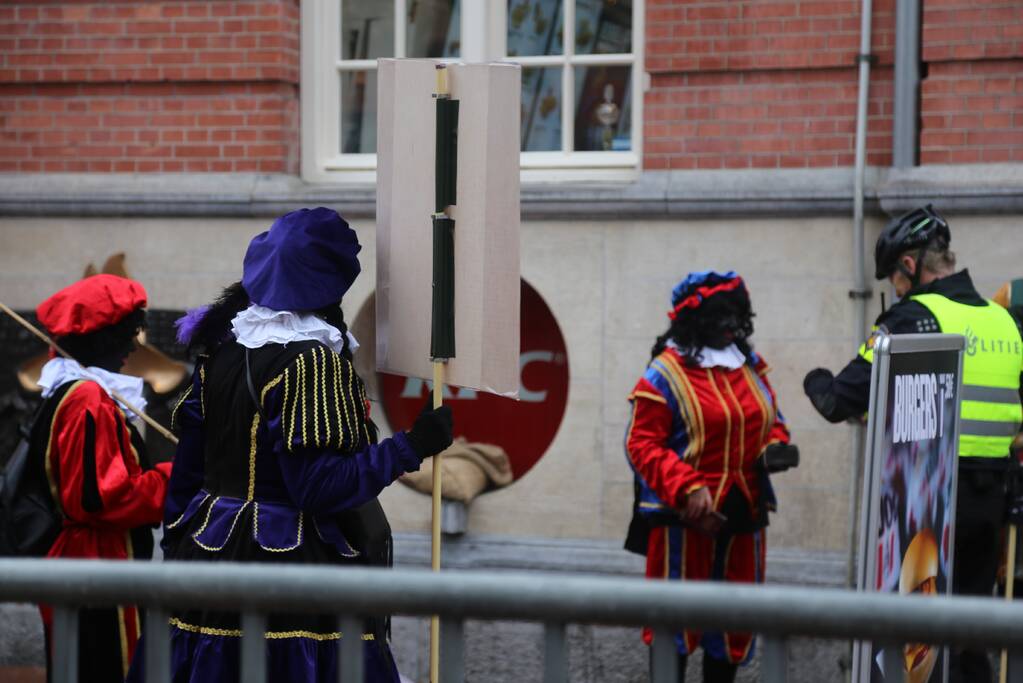 Veel politie door demonstratie voor Zwarte Piet