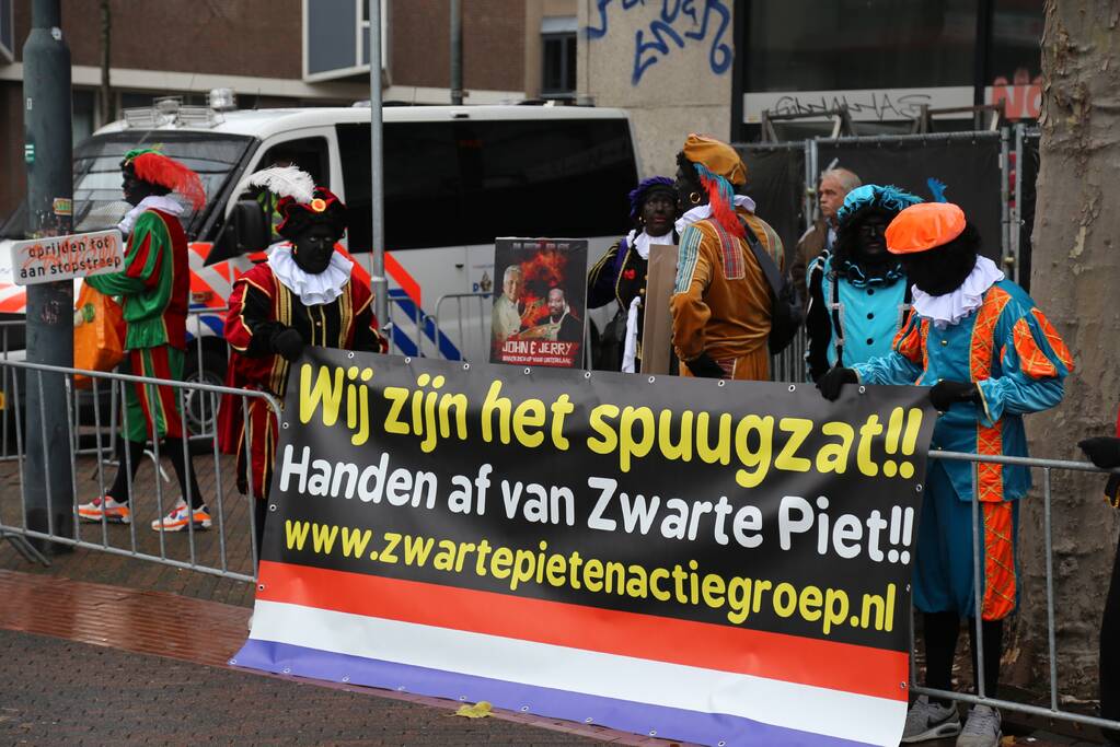 Veel politie door demonstratie voor Zwarte Piet