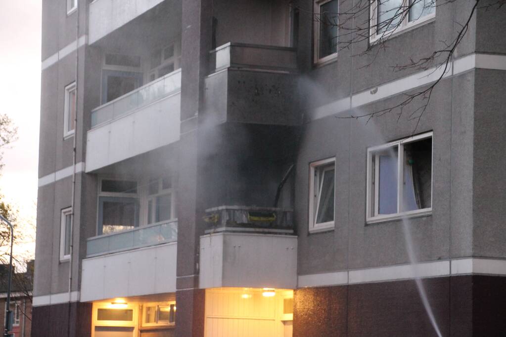 Gewonde bij uitslaande brand in flat