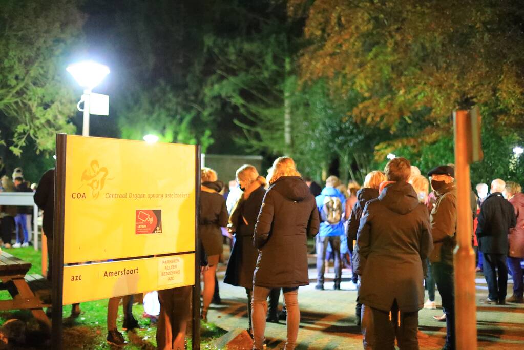 Protest tegen overplaatsing Irakees gezin uit azc