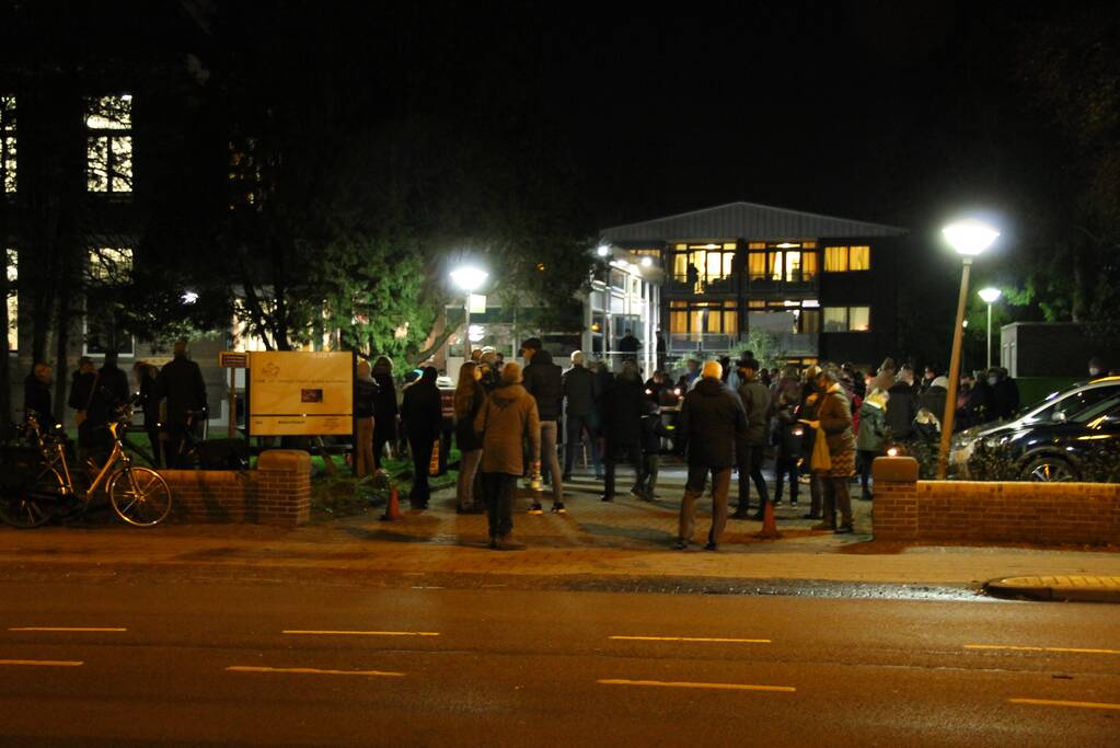 Protest tegen overplaatsing Irakees gezin uit azc