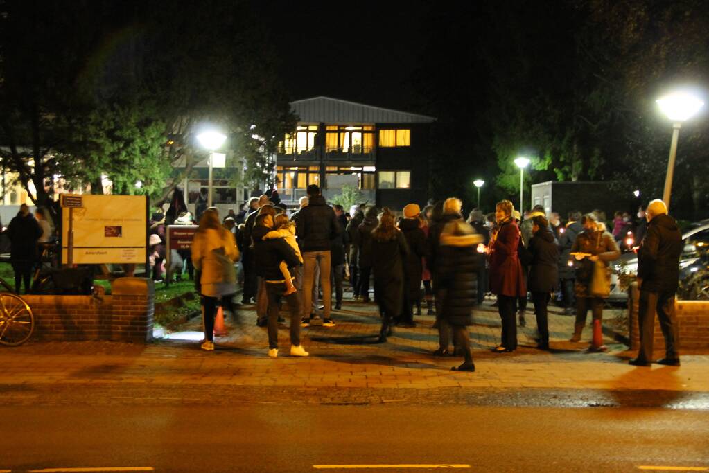 Protest tegen overplaatsing Irakees gezin uit azc