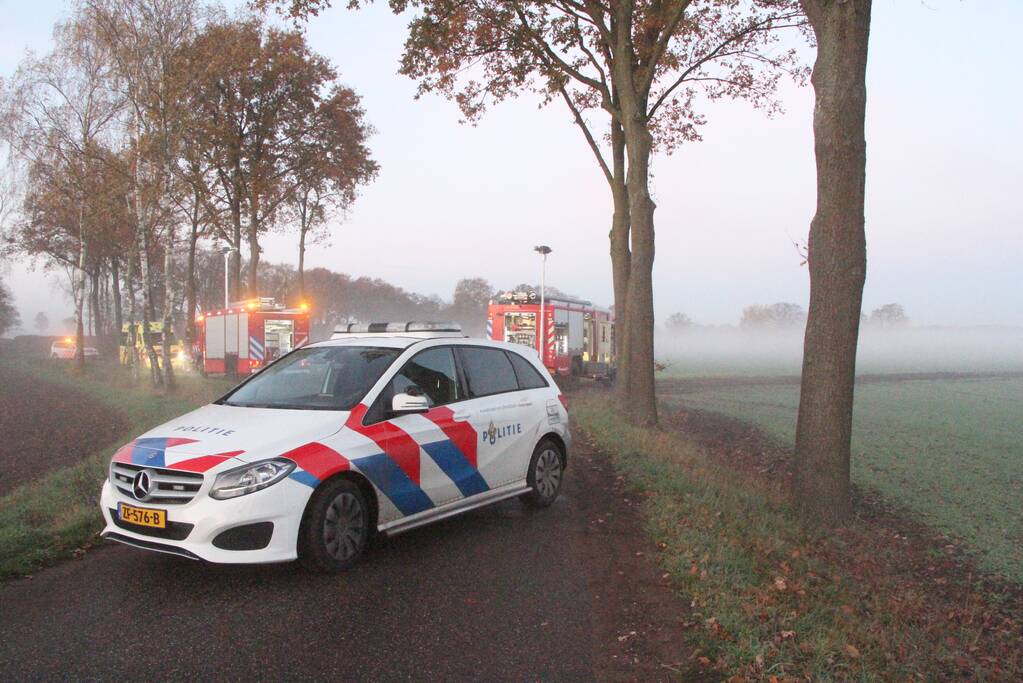 Auto vliegt uit de bocht en belandt in greppel