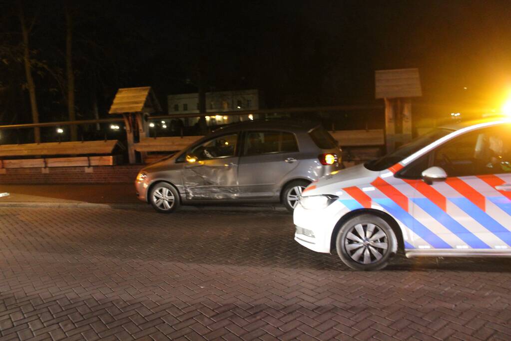 Schade na botsing op rotonde