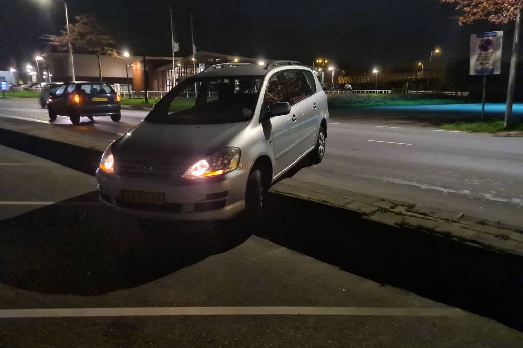 Automobilist komt vast te zitten bij keeractie