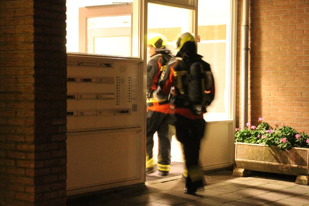 Bewoonster naar ziekenhuis na mogelijke gaslucht