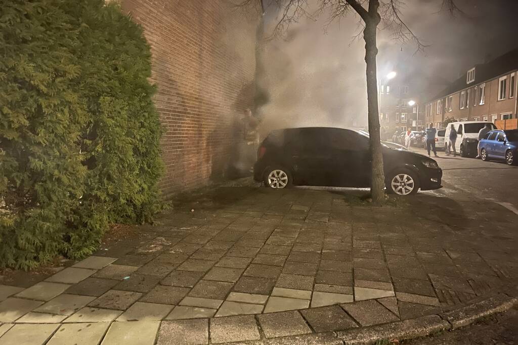 Schade na brand in twee auto's