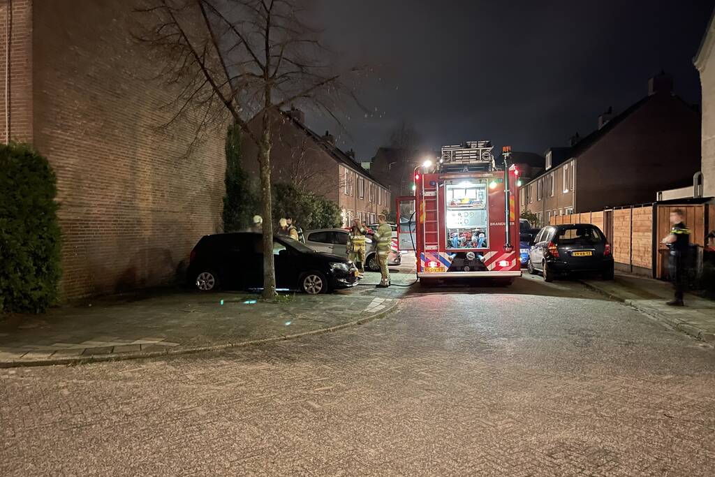 Schade na brand in twee auto's