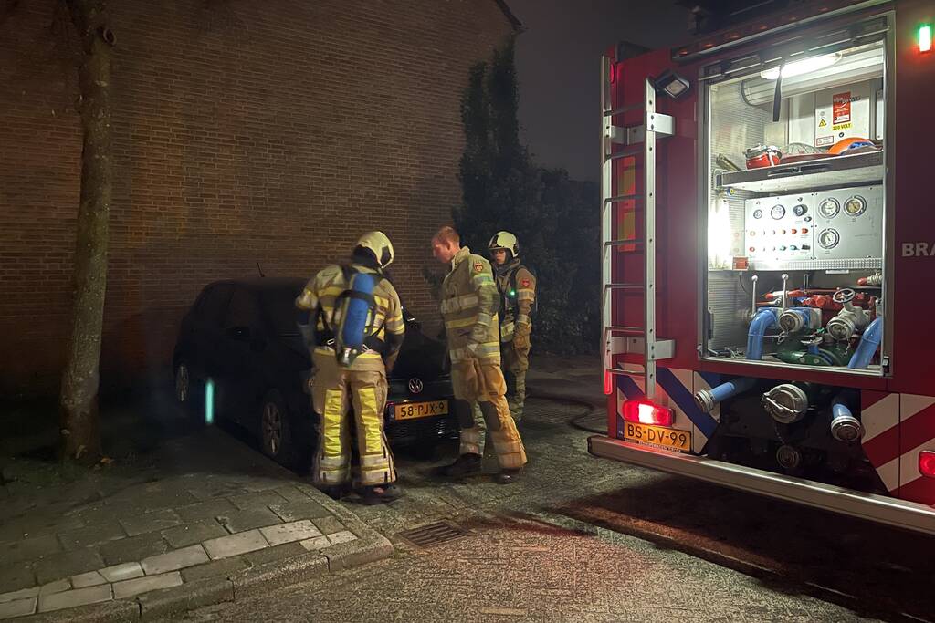 Schade na brand in twee auto's