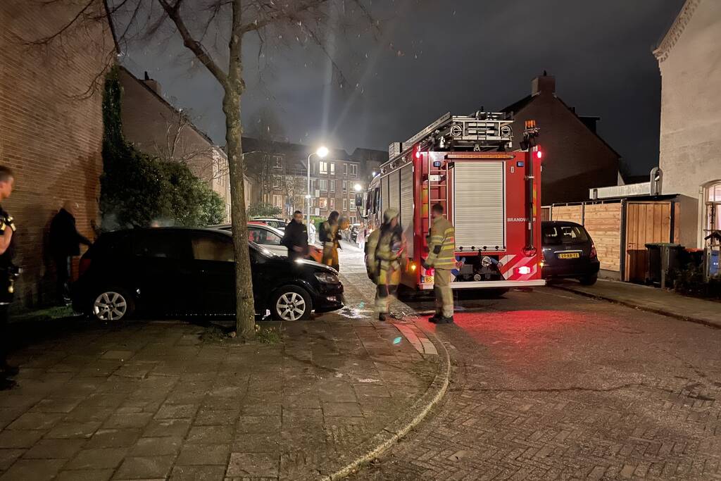 Schade na brand in twee auto's