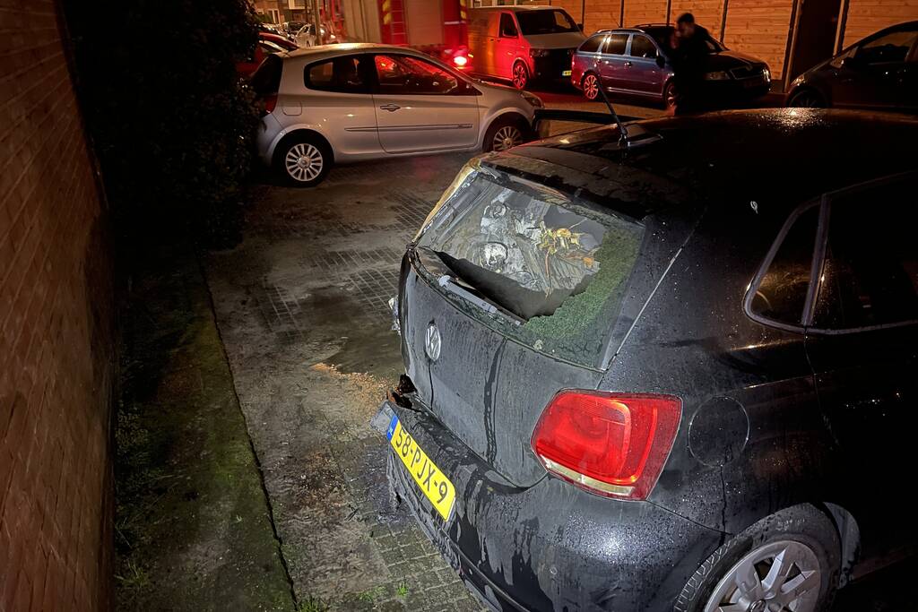 Schade na brand in twee auto's