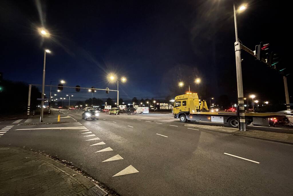 Twee voertuigen in botsing op kruising