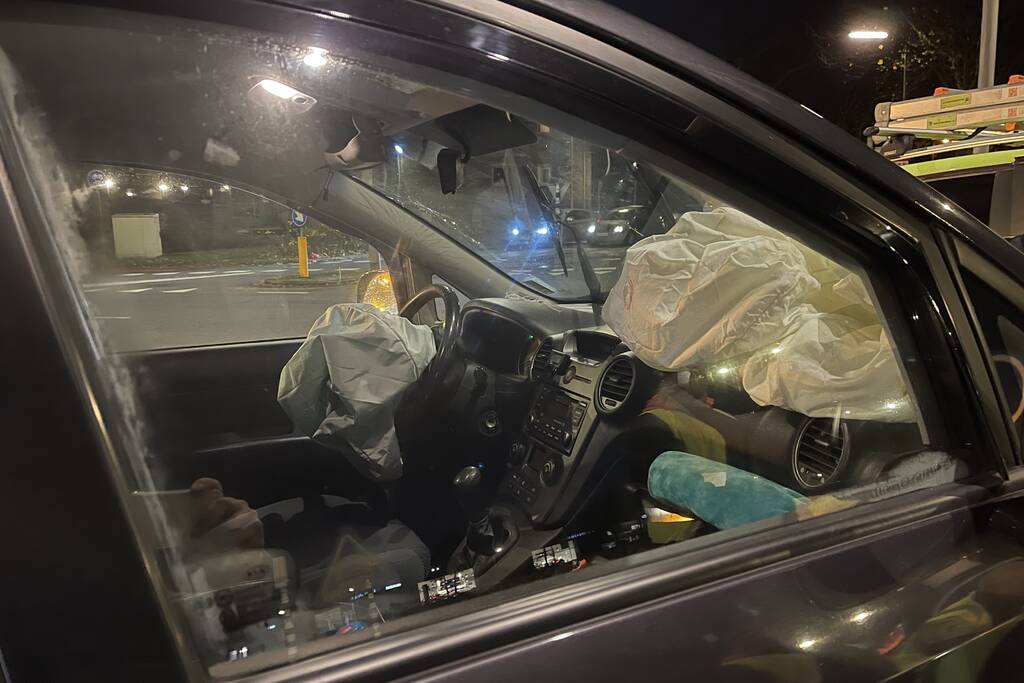 Twee voertuigen in botsing op kruising