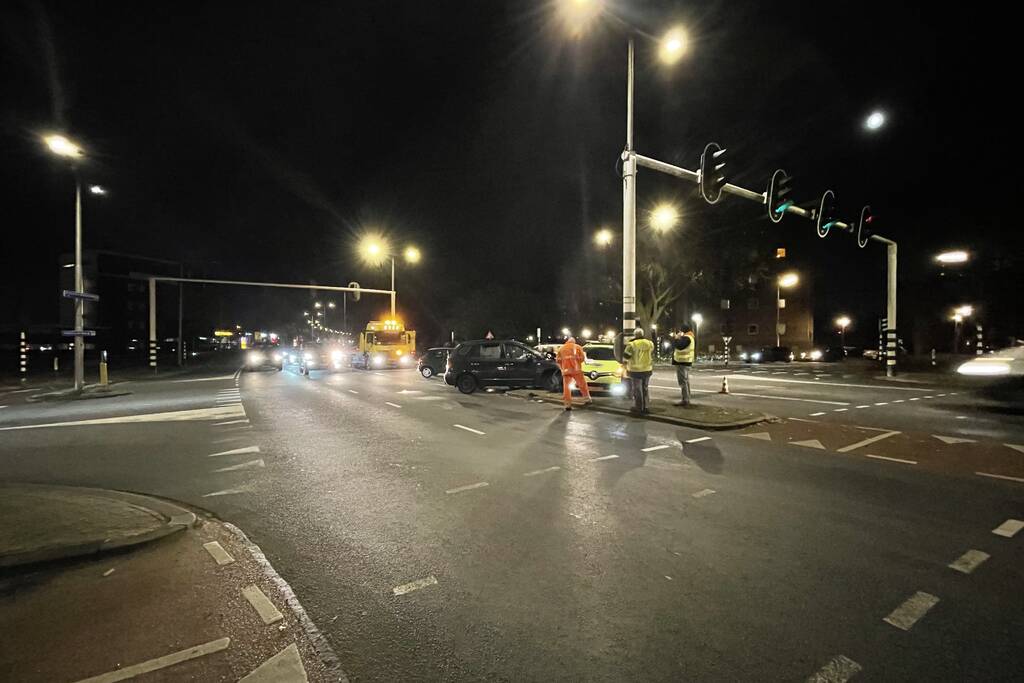 Twee voertuigen in botsing op kruising