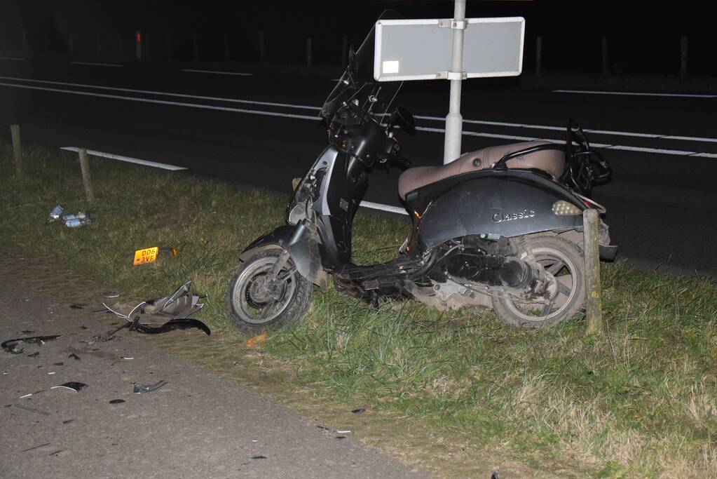 Auto vlucht na ernstige aanrijding met scooter