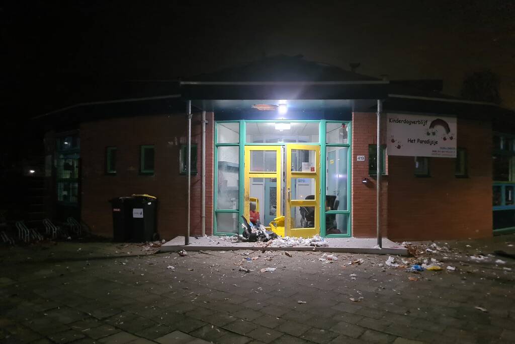 Veel schade bij kinderdagverblijf door vuurwerkbom
