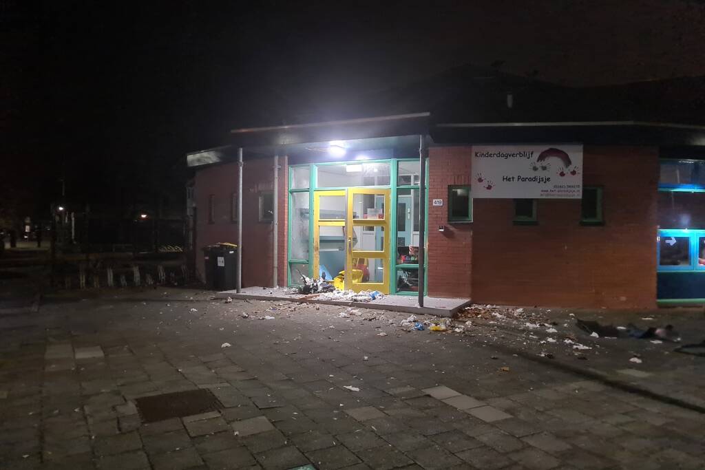 Veel schade bij kinderdagverblijf door vuurwerkbom