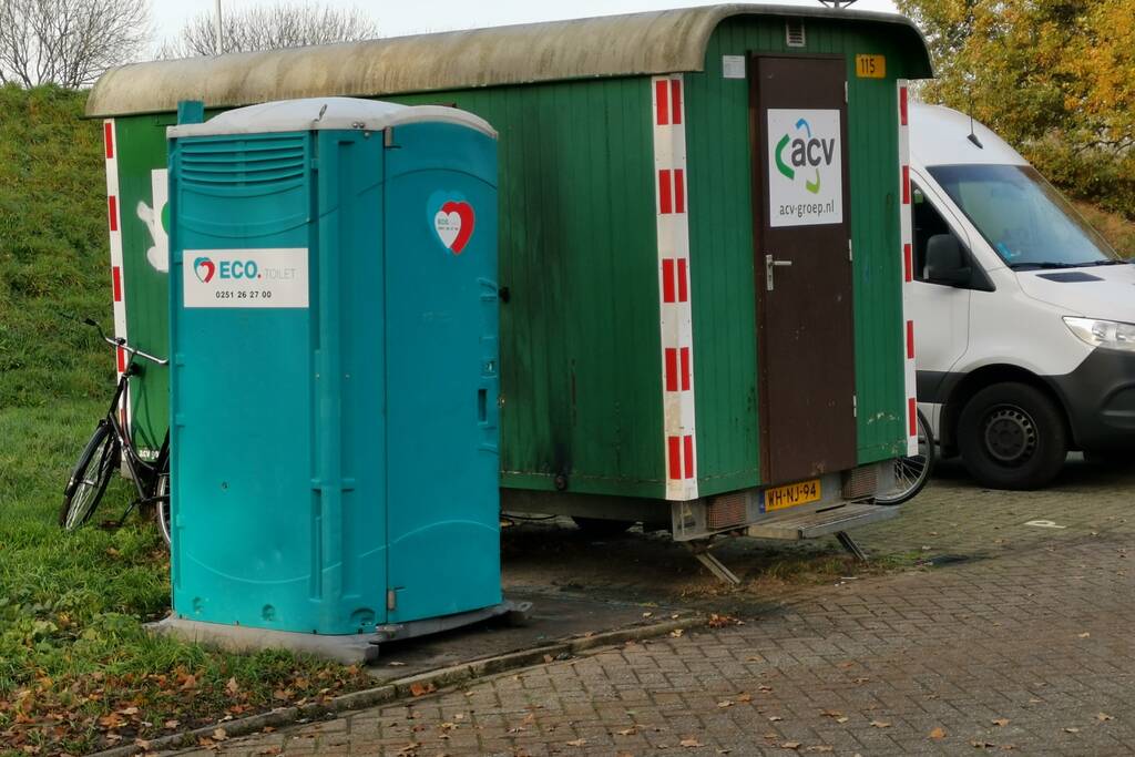 Buurtbewoners blussen in brand gestoken Dixie