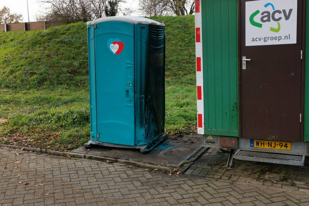 Buurtbewoners blussen in brand gestoken Dixie