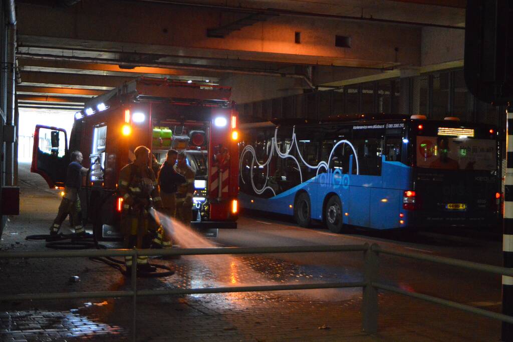 Afzetlinten in Krakelinggarage in brand