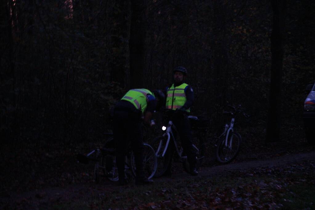 Rolstoel vermiste man aangetroffen in bosgebied