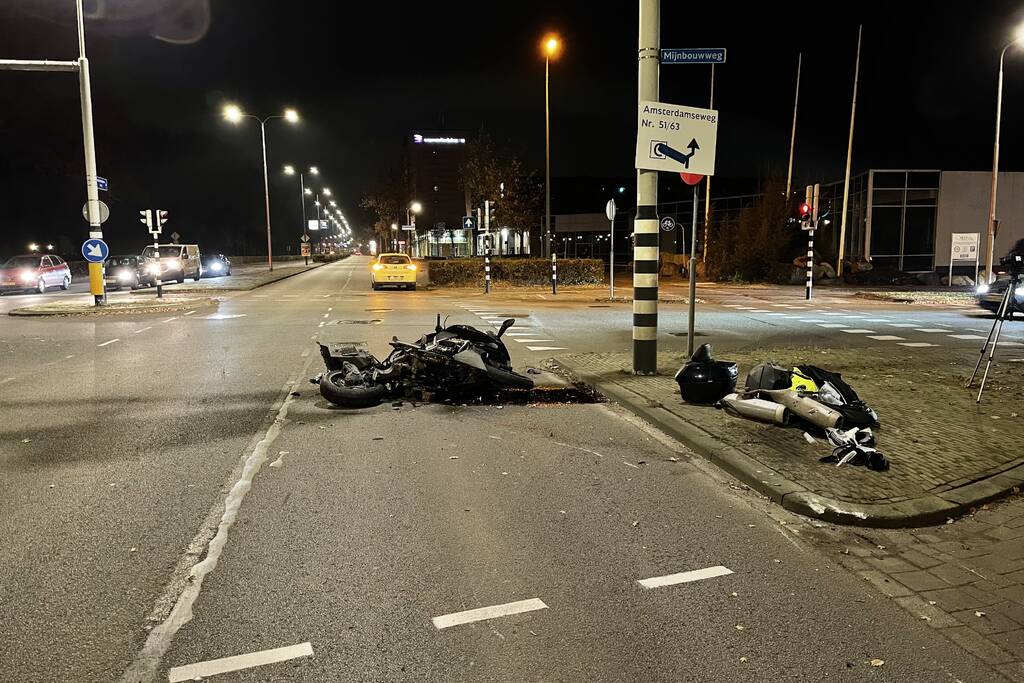 Motorrijder gewond na aanrijding met auto